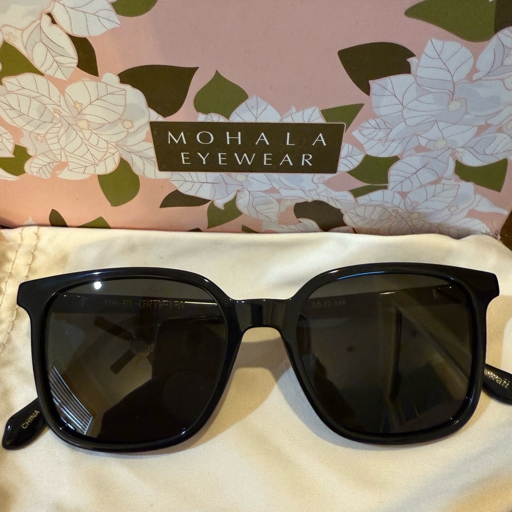 Mohala Eyewear Black Sunglasses